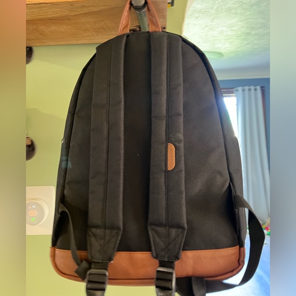 herschel backpack dslr Supply Co. Unisex Survey Backpack, Navy, 20L Attach it to your luggage with an airmesh trolley sleeve for easy travel. Herschel Seymour Backpack - Work